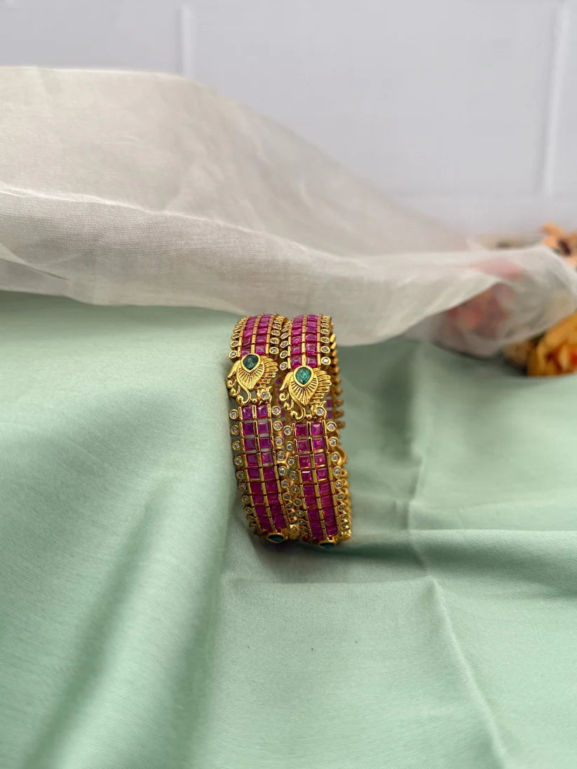 Luxurious Antique Bangles 7014